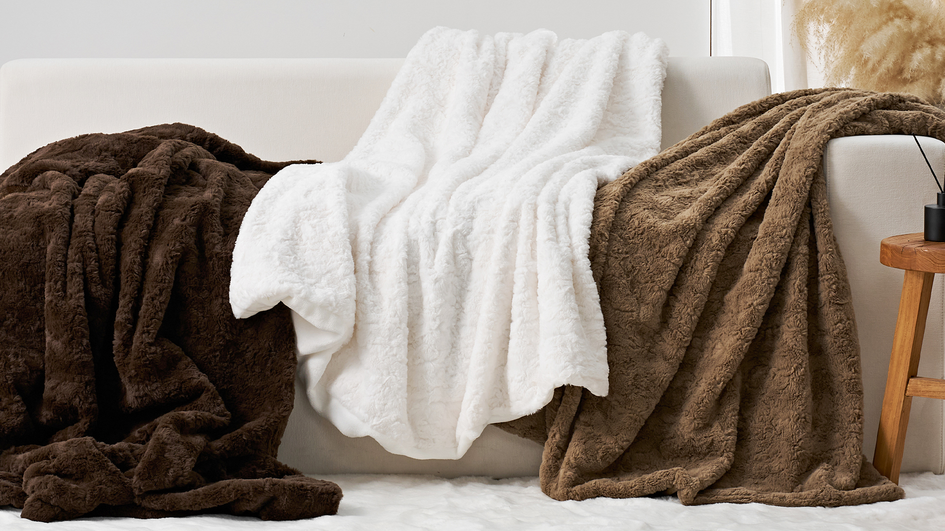 ABS International — throw blankets and home textiles